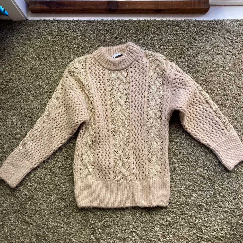 Zara chunky gold/beige cable knit sweater
